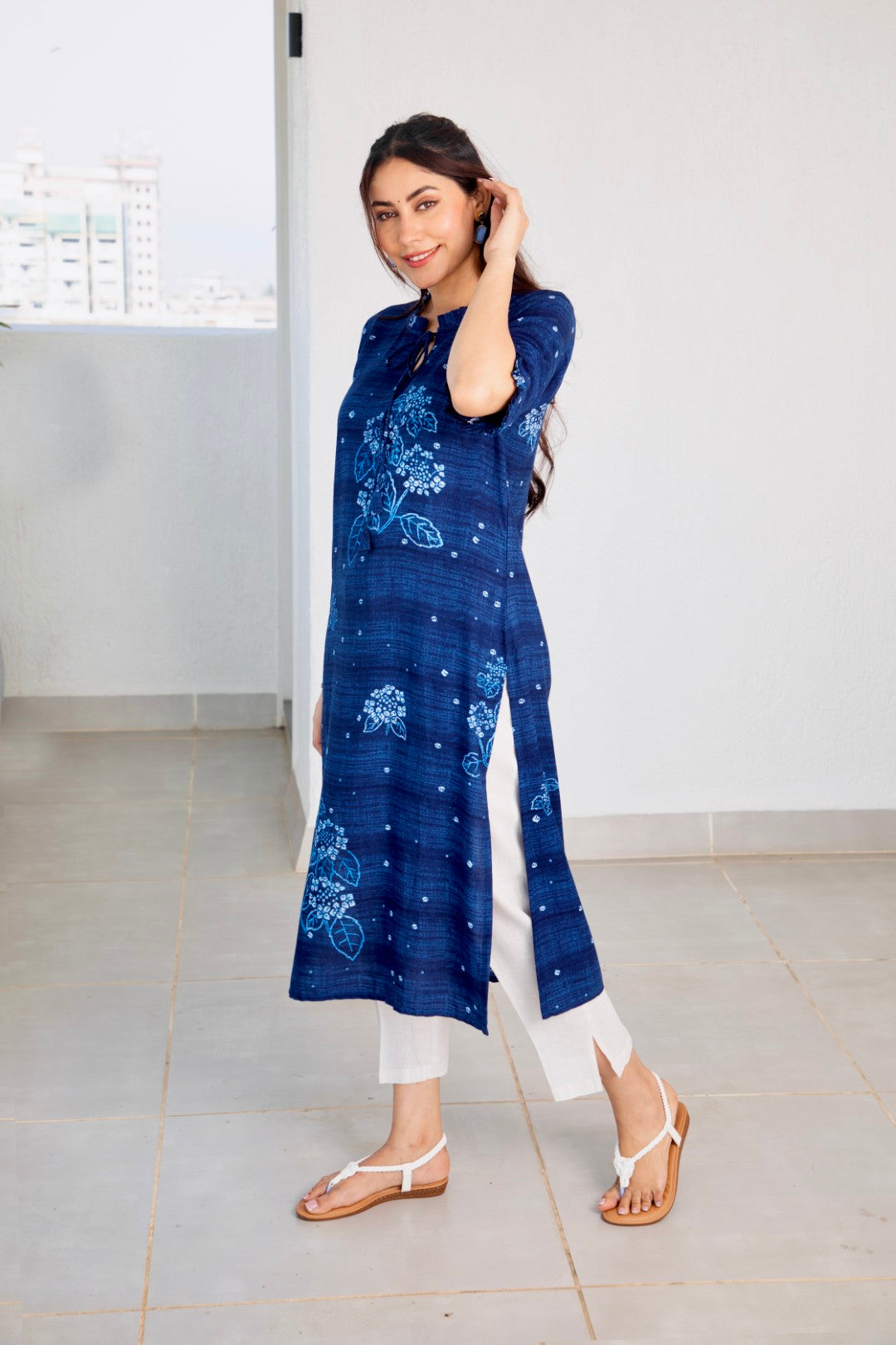 Ruffel Neck & Sleeve